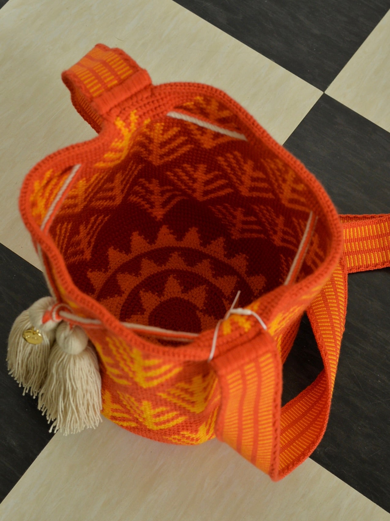 コロンビアのモチーラ ワユーバッグ