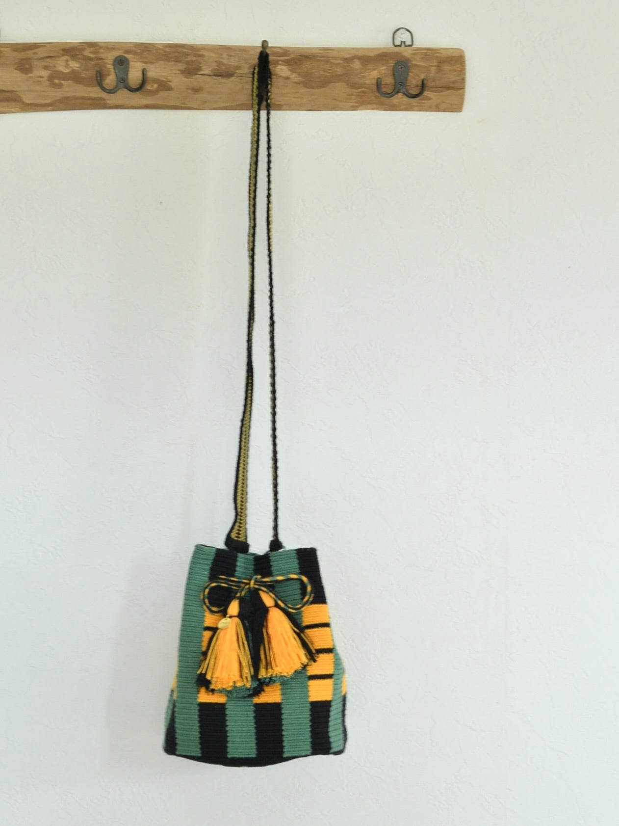 コロンビアのモチーラ ワユーバッグ