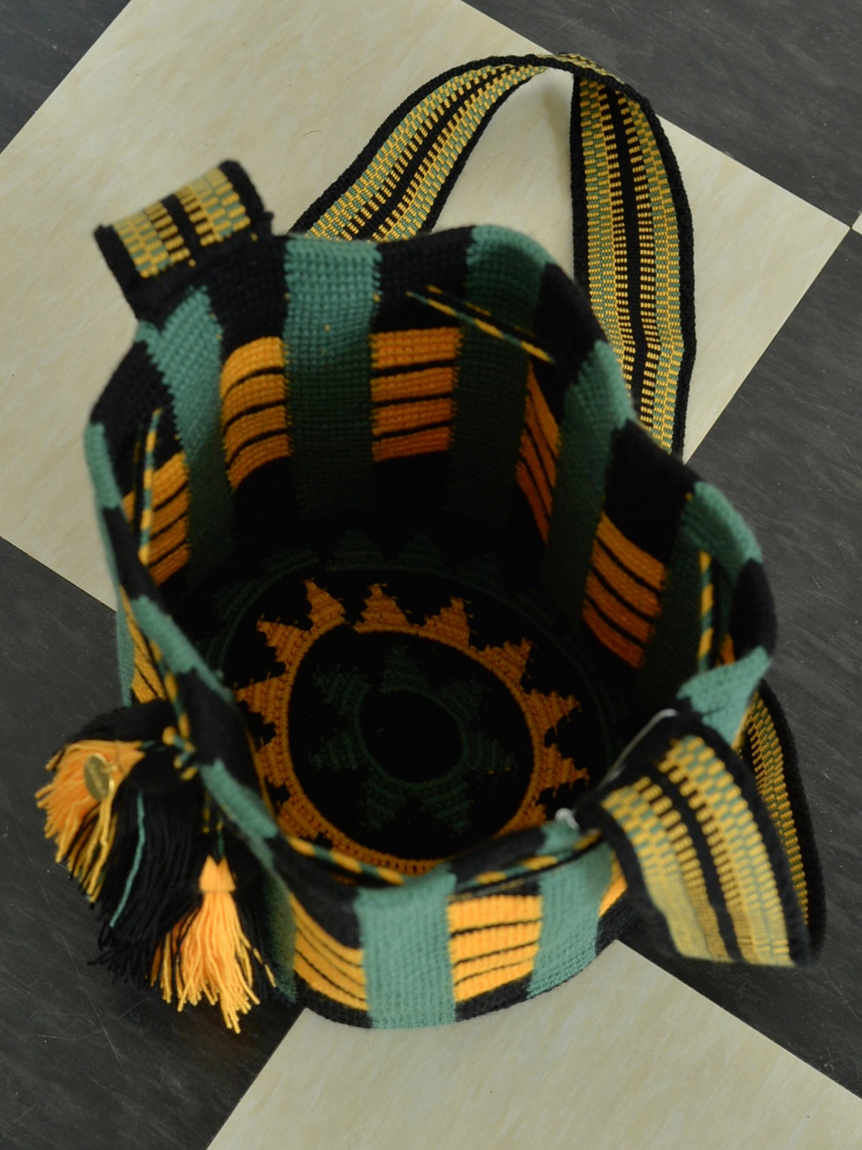 コロンビアのモチーラ ワユーバッグ