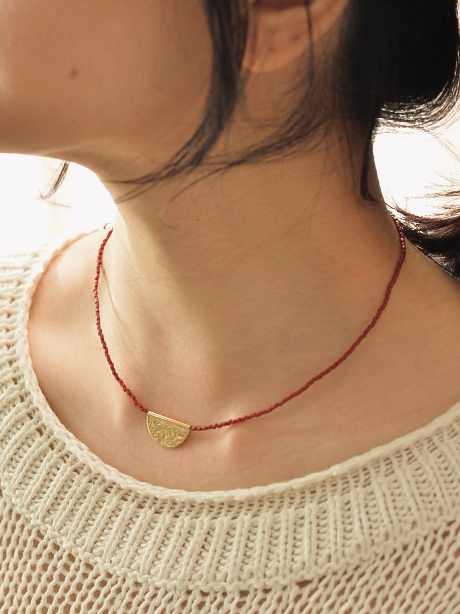 赤い三日月ペンダントネックレス
