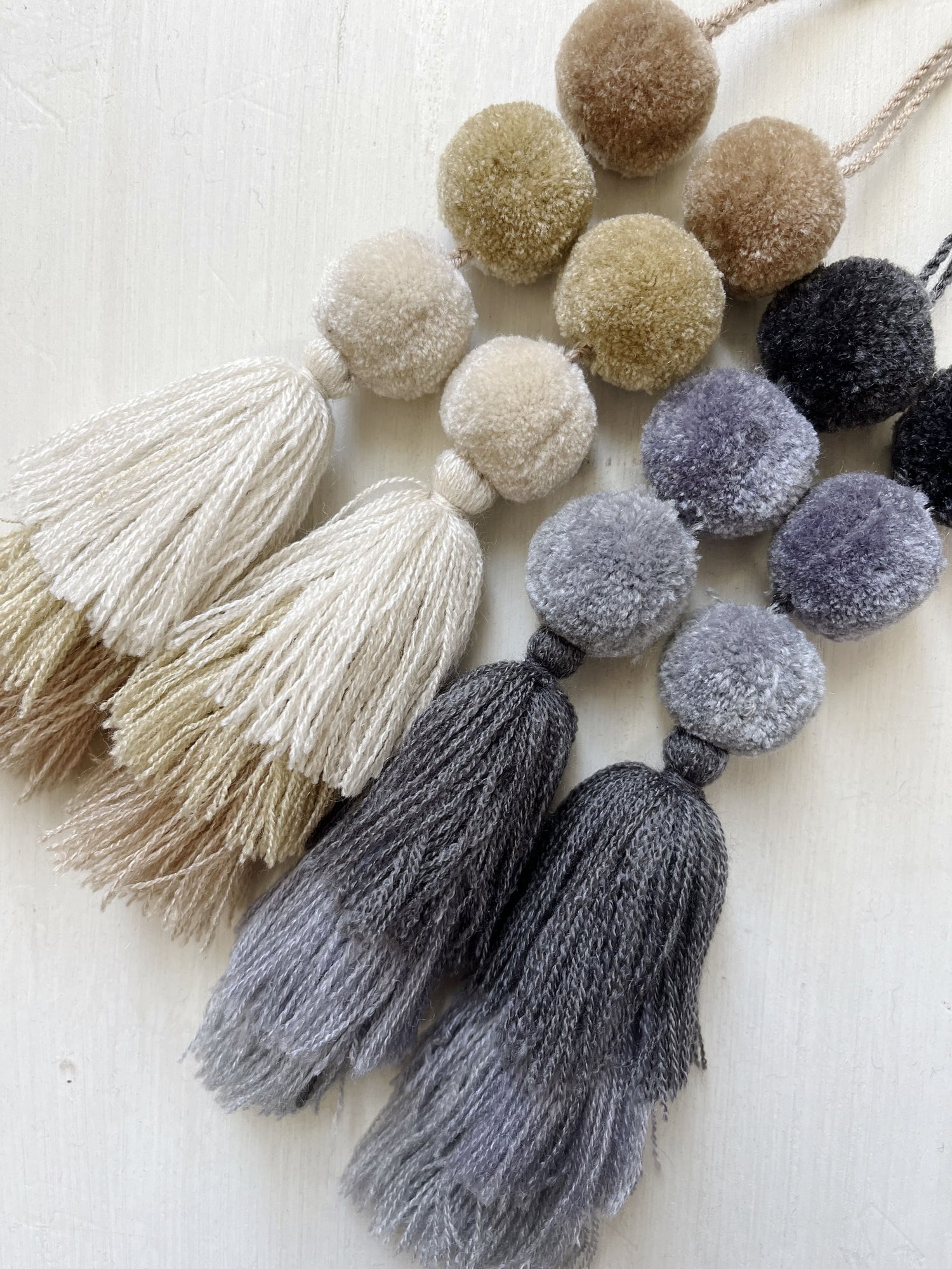 メキシコ ポンポン タッセルチャーム パープル&ベージュ