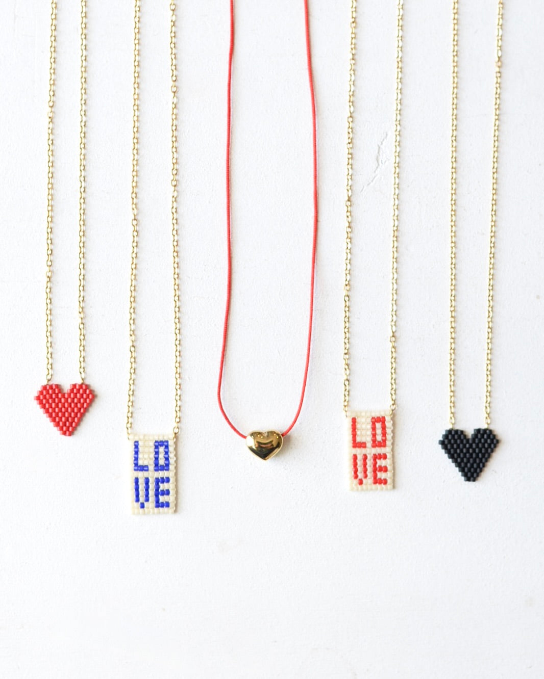 LOVE ビーズネックレス Red
