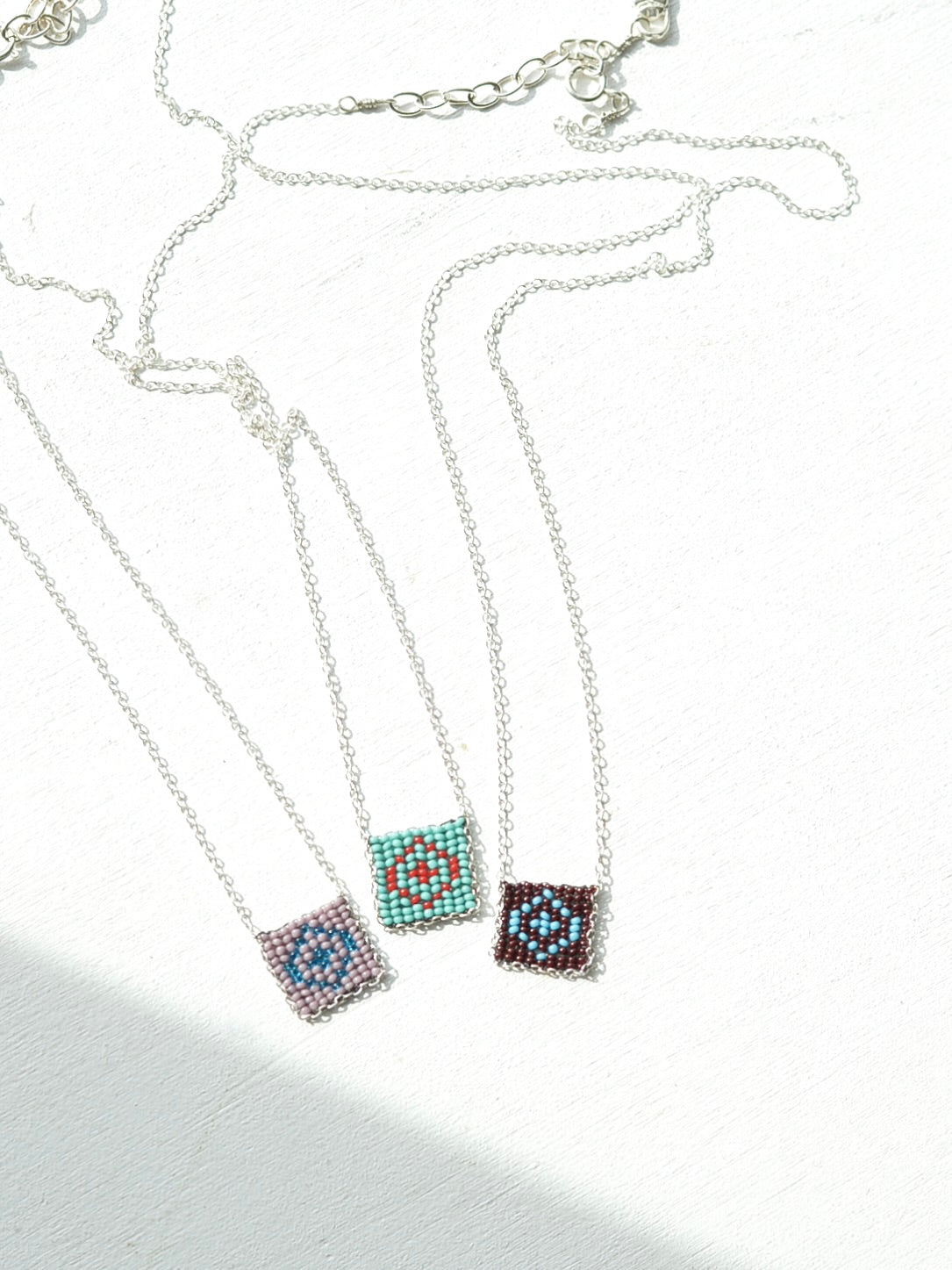 ビーズ刺繍 シルバー ネックレス