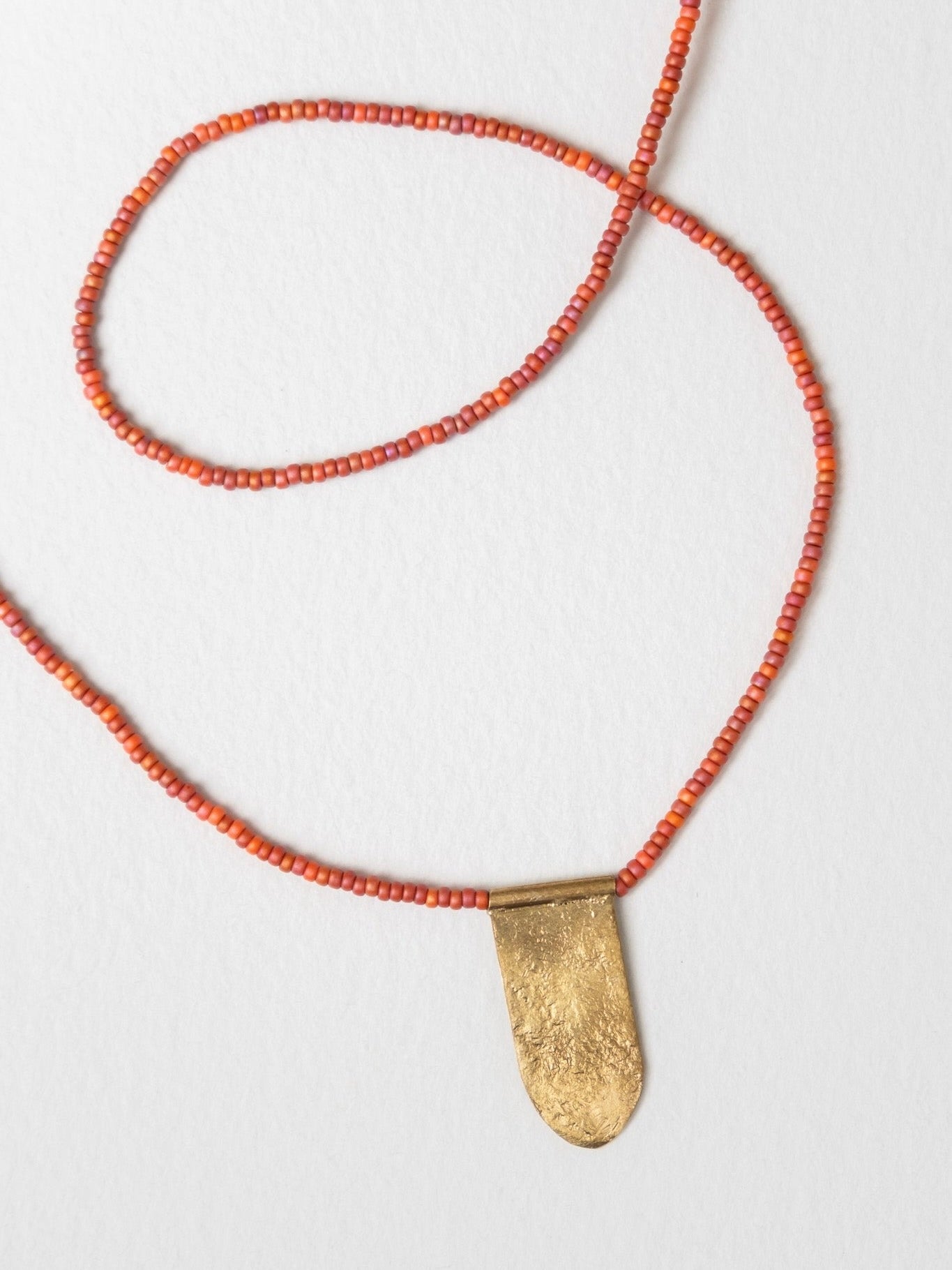 ロングペンダントネックレス