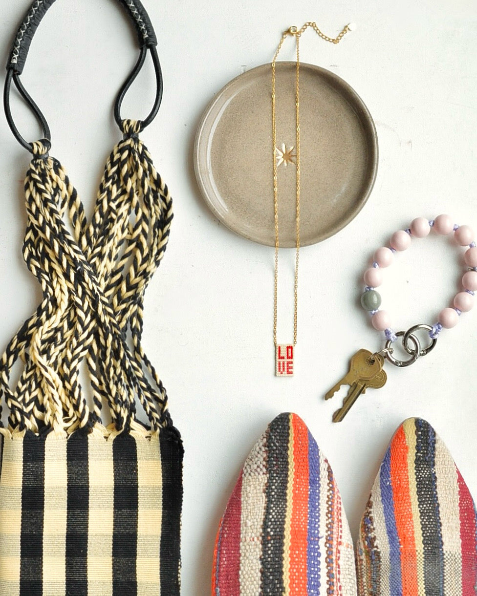 LOVE ビーズネックレス Red