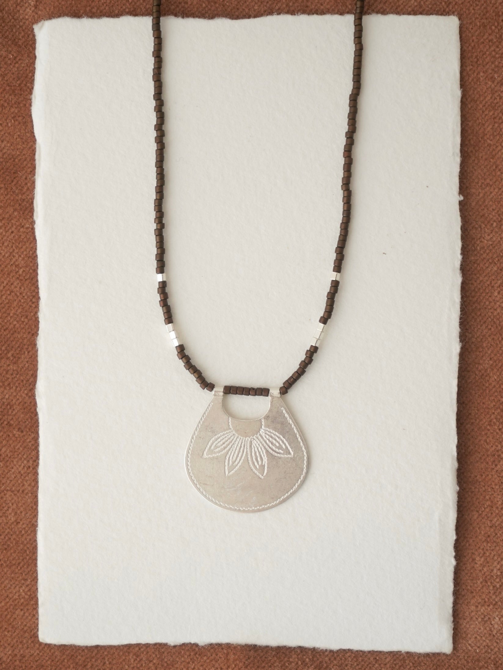 お花のシルバーネックレス Grande – NOZZI BAZZAR