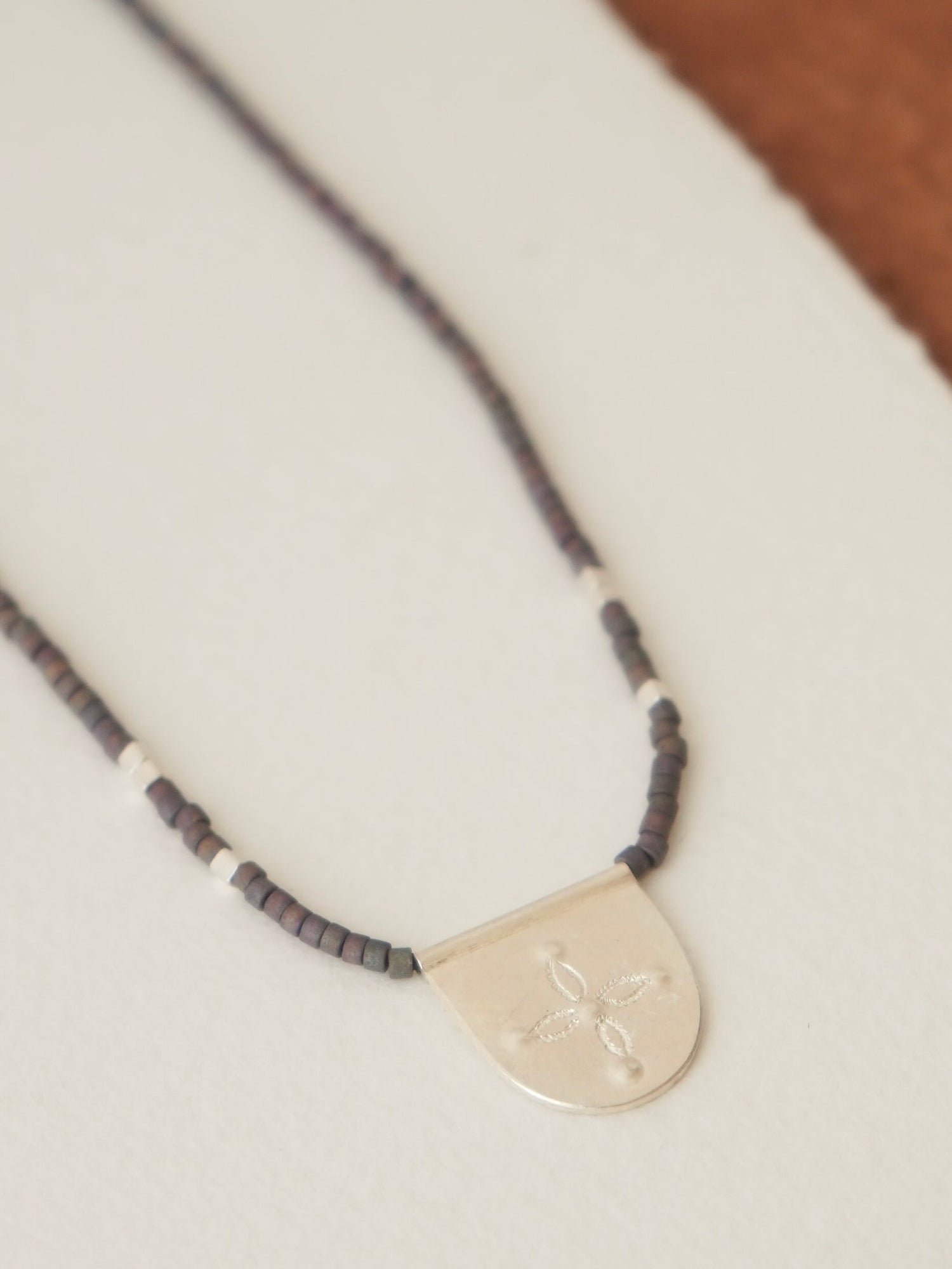 お花のシルバーネックレス