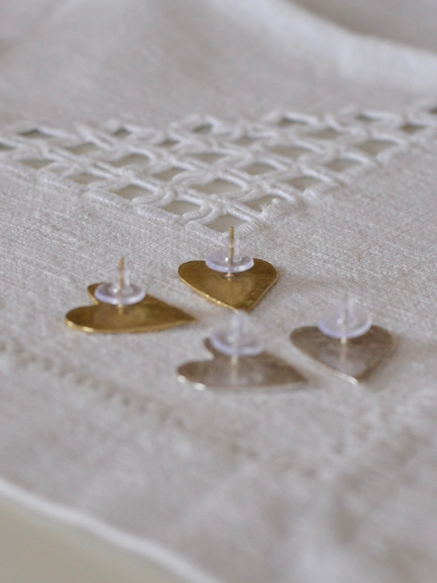 テクスチャーハートピアス シルバー/真鍮