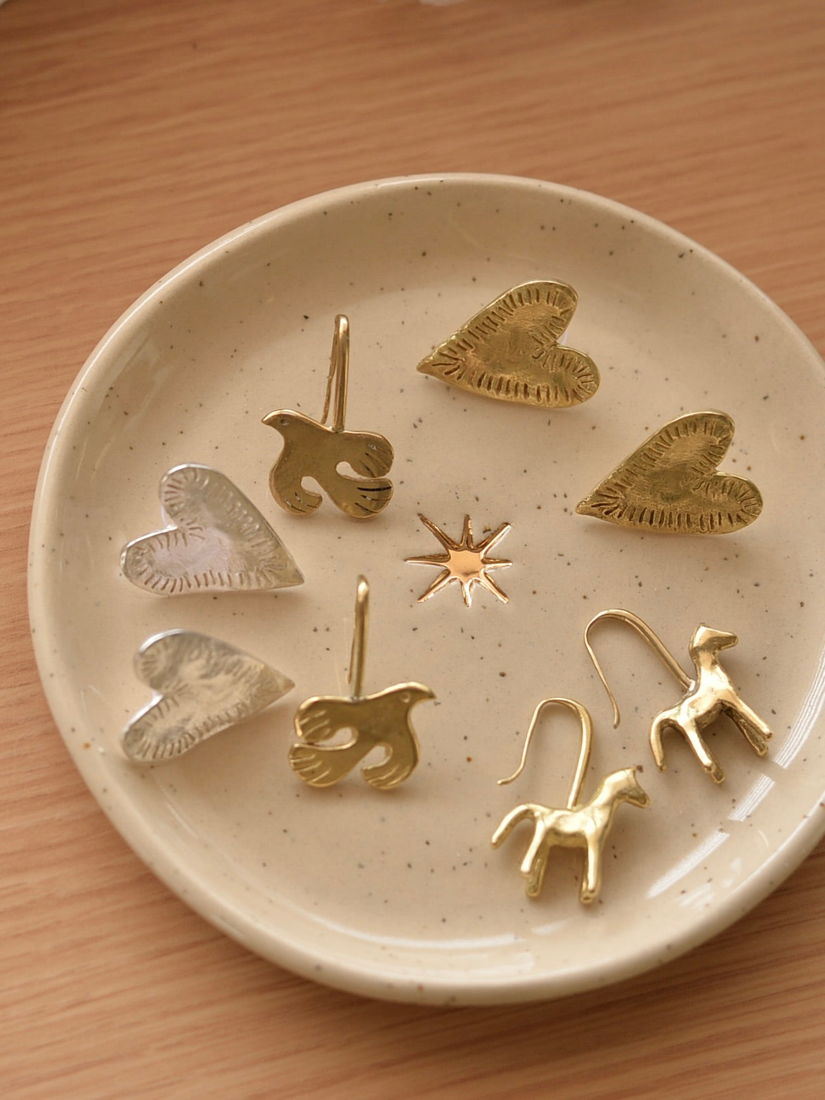 テクスチャーハートピアス シルバー/真鍮