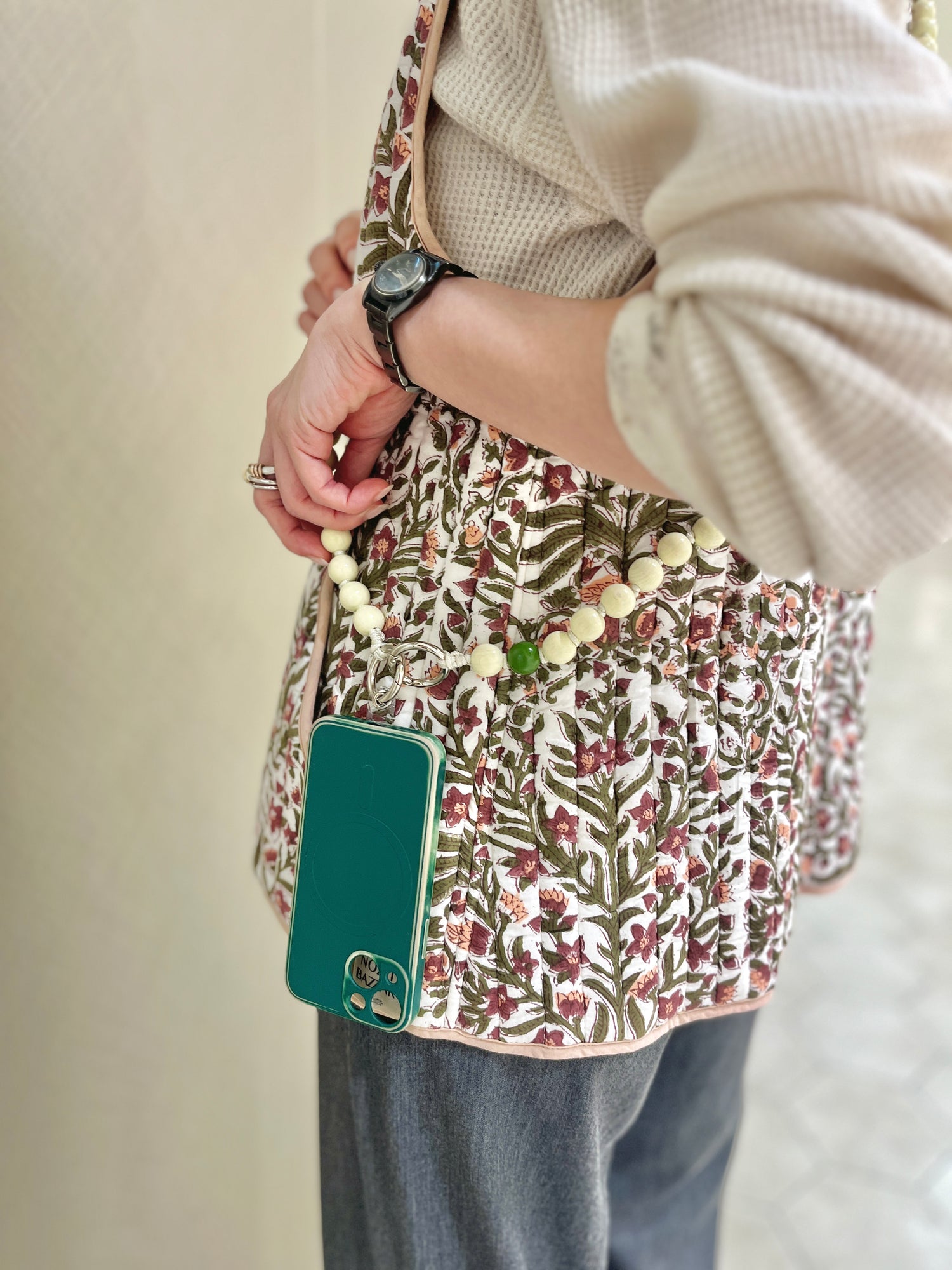 upbeads アップビーズ スマホショルダー 携帯ストラップ ホワイト