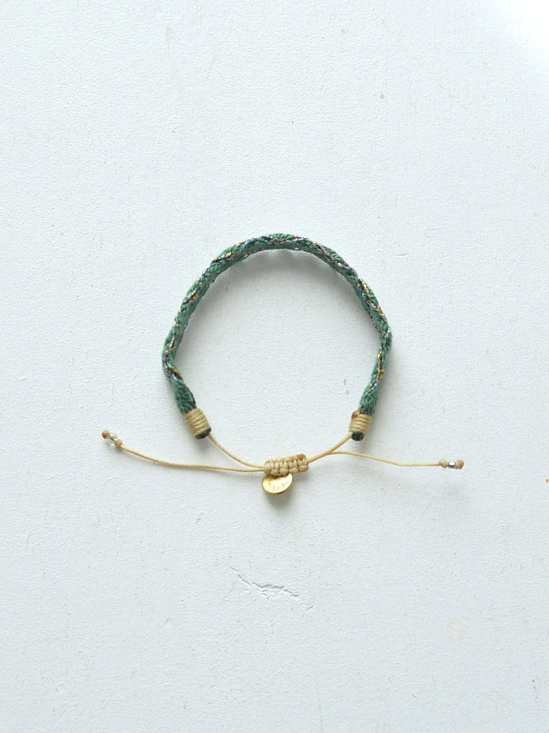 콜롬비아의 손으로 짠 팔찌