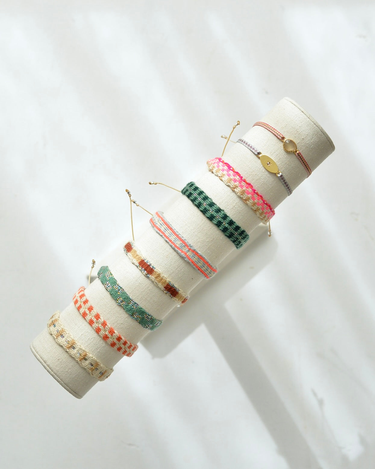 콜롬비아의 손으로 짠 팔찌