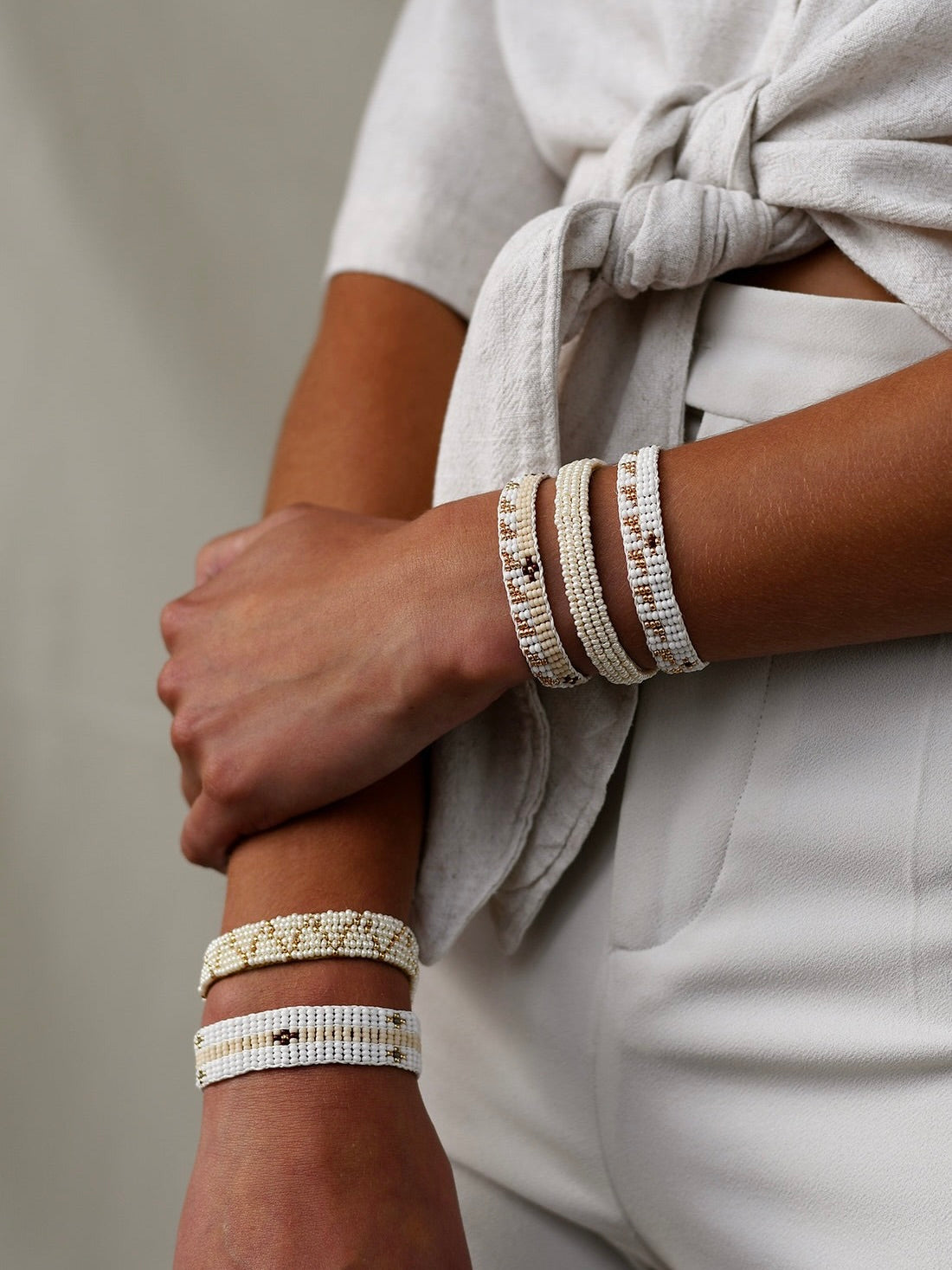 ビーズ レザーブレスレット Black & Pearl White