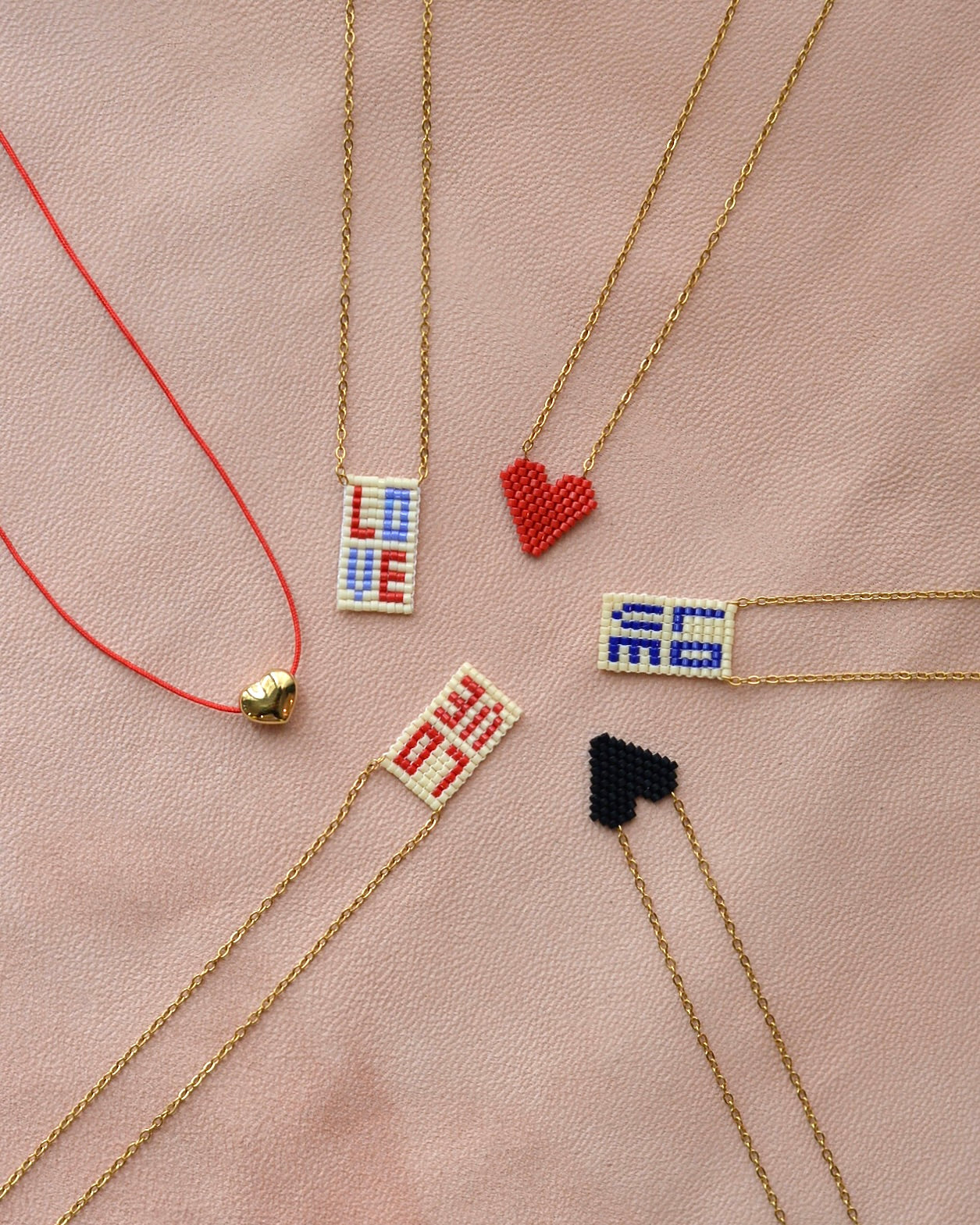 【5月末〜6月初旬発送】LOVE ビーズネックレス マルチカラー