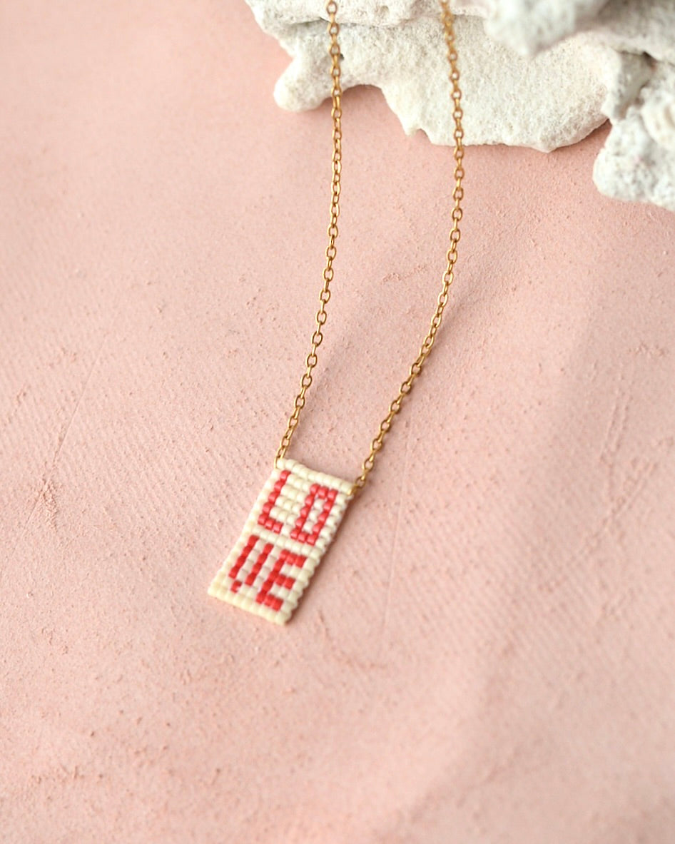 LOVE ビーズネックレス Red