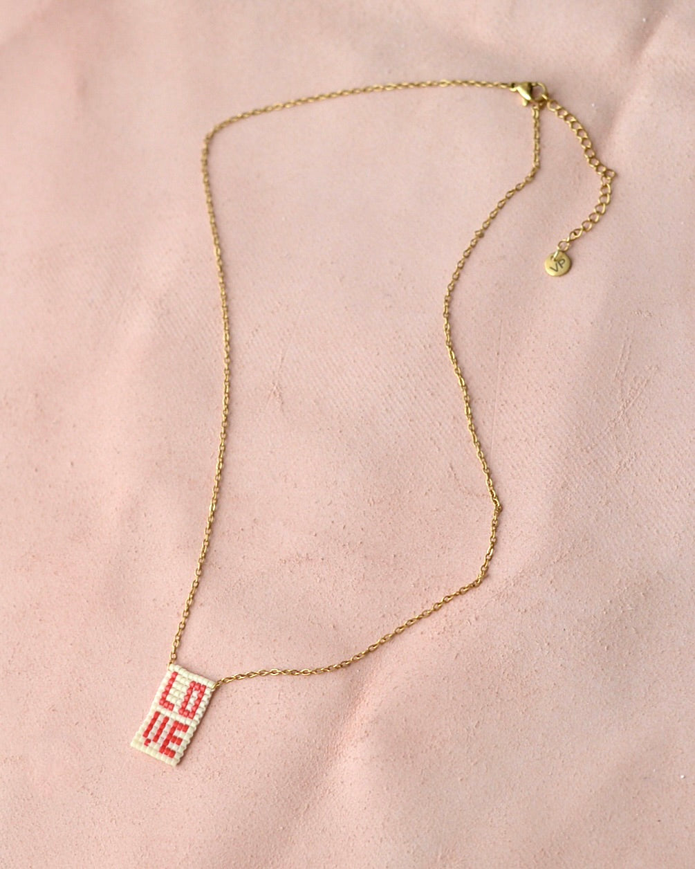 LOVE ビーズネックレス Red