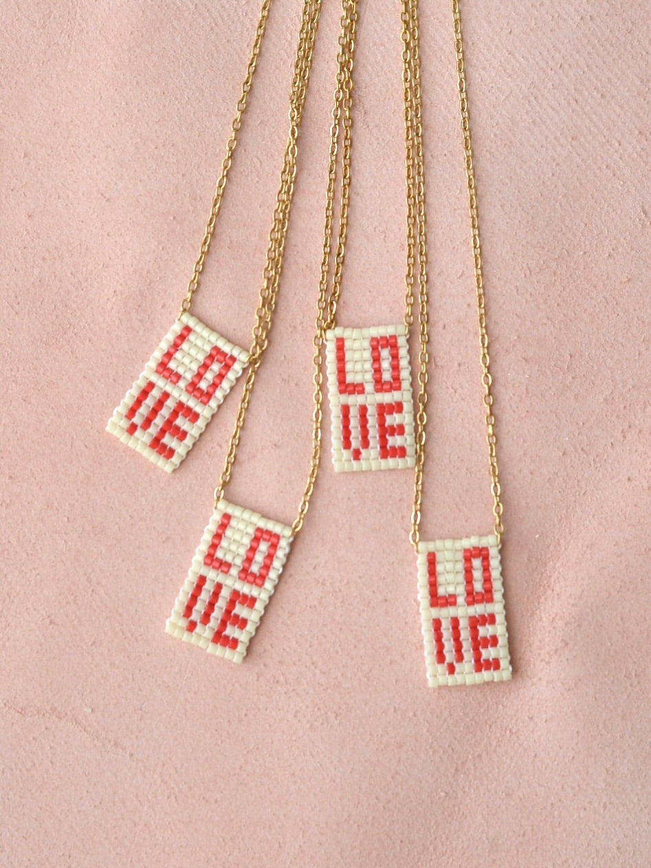 LOVE ビーズネックレス Red