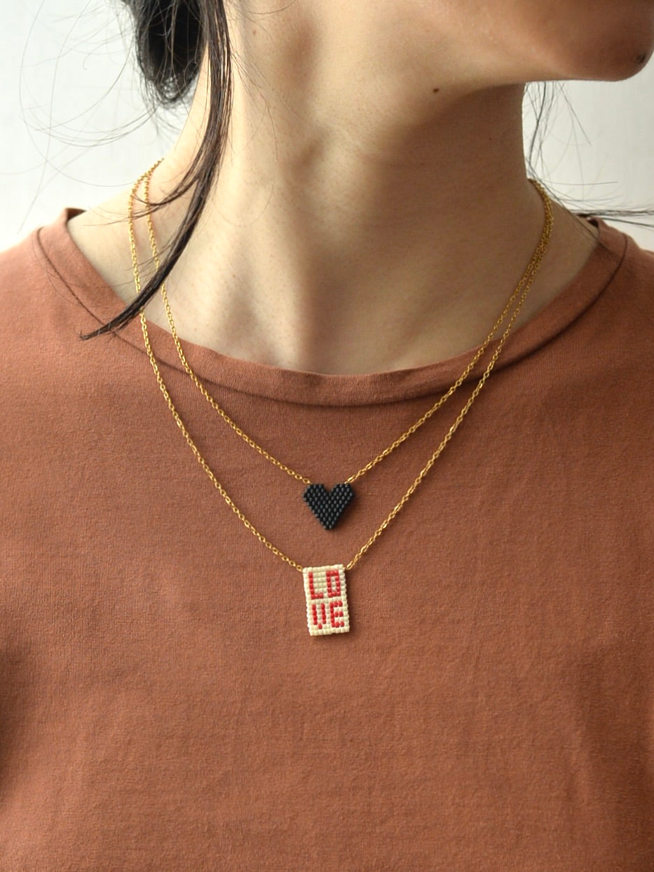 LOVE ビーズネックレス Red
