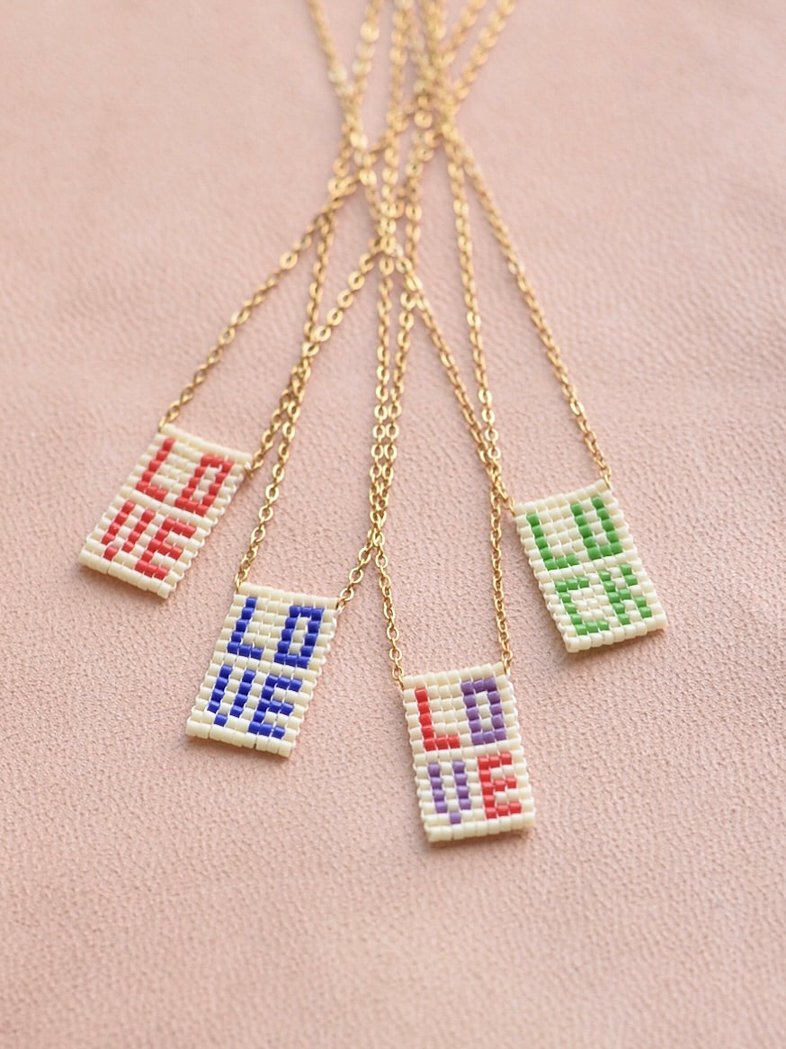 LOVE ビーズネックレス Red