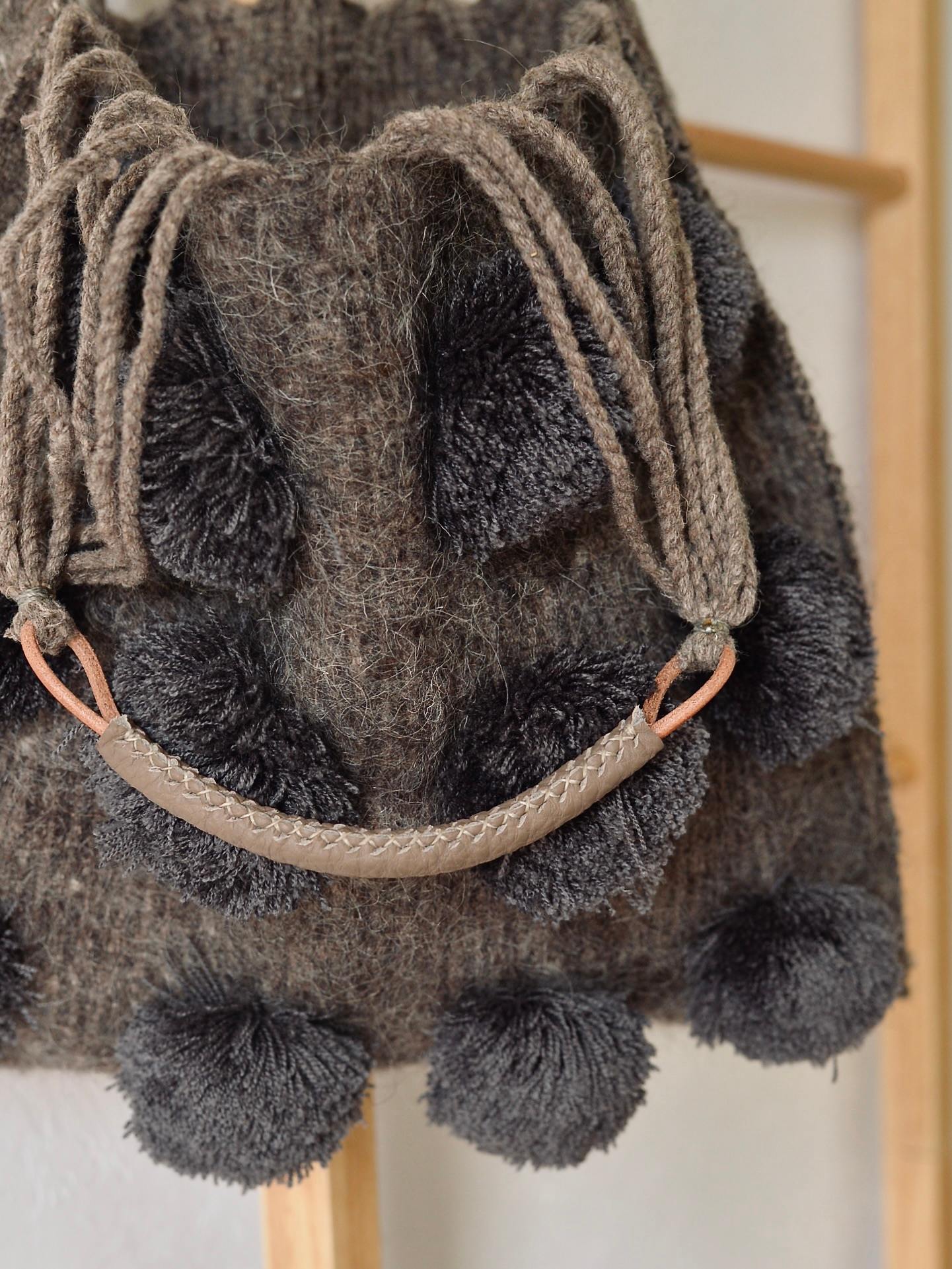 メキシコ ウール ハンモックバッグ レザーハンドル ポンポン グレー