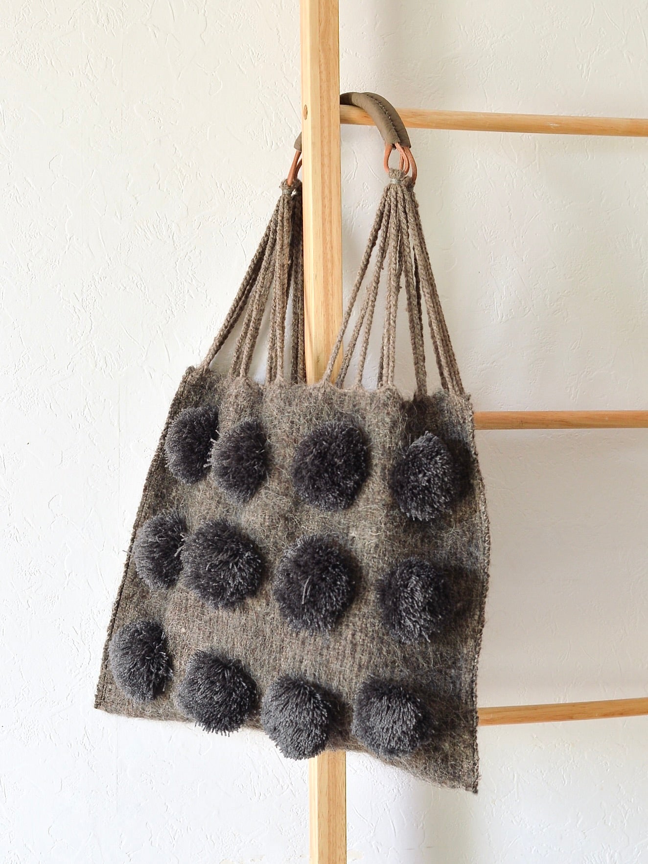 メキシコ ウール ハンモックバッグ レザーハンドル ポンポン グレー
