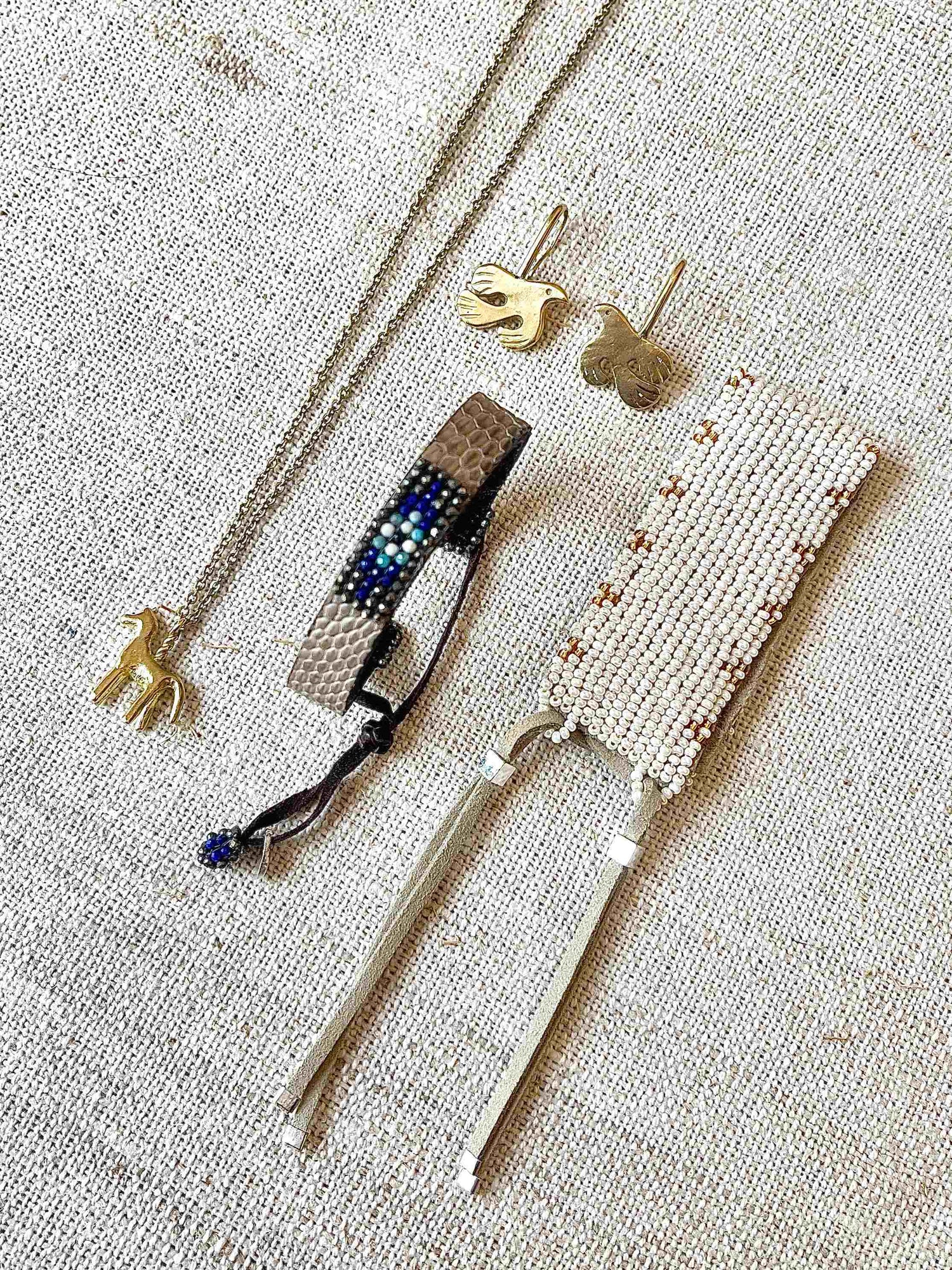 ビーズ刺繍 レザーブレスレット