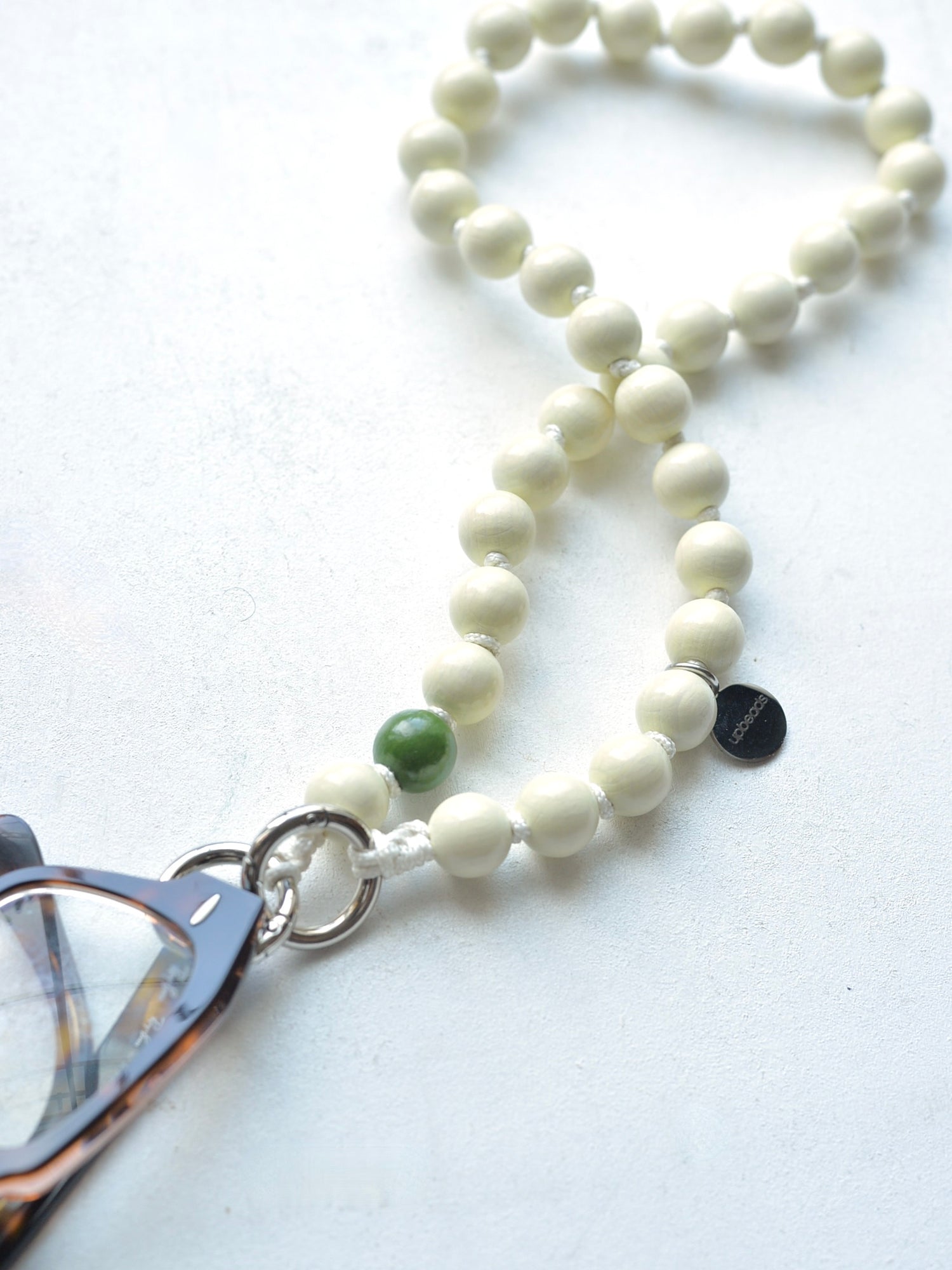 upbeads アップビーズ スマホストラップ SHORTIE 60cm【ホワイト】