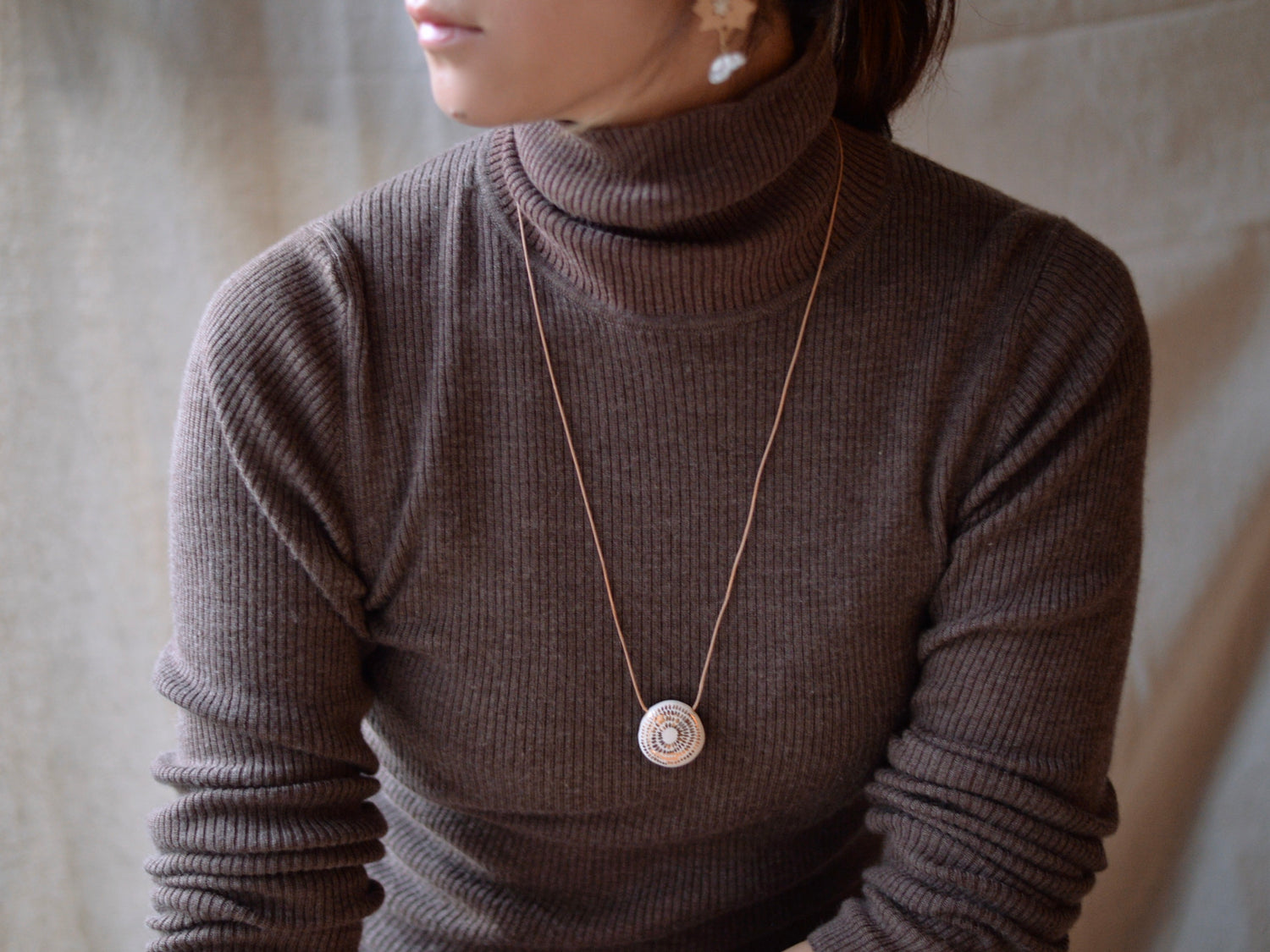 Sun 도자기 목걸이