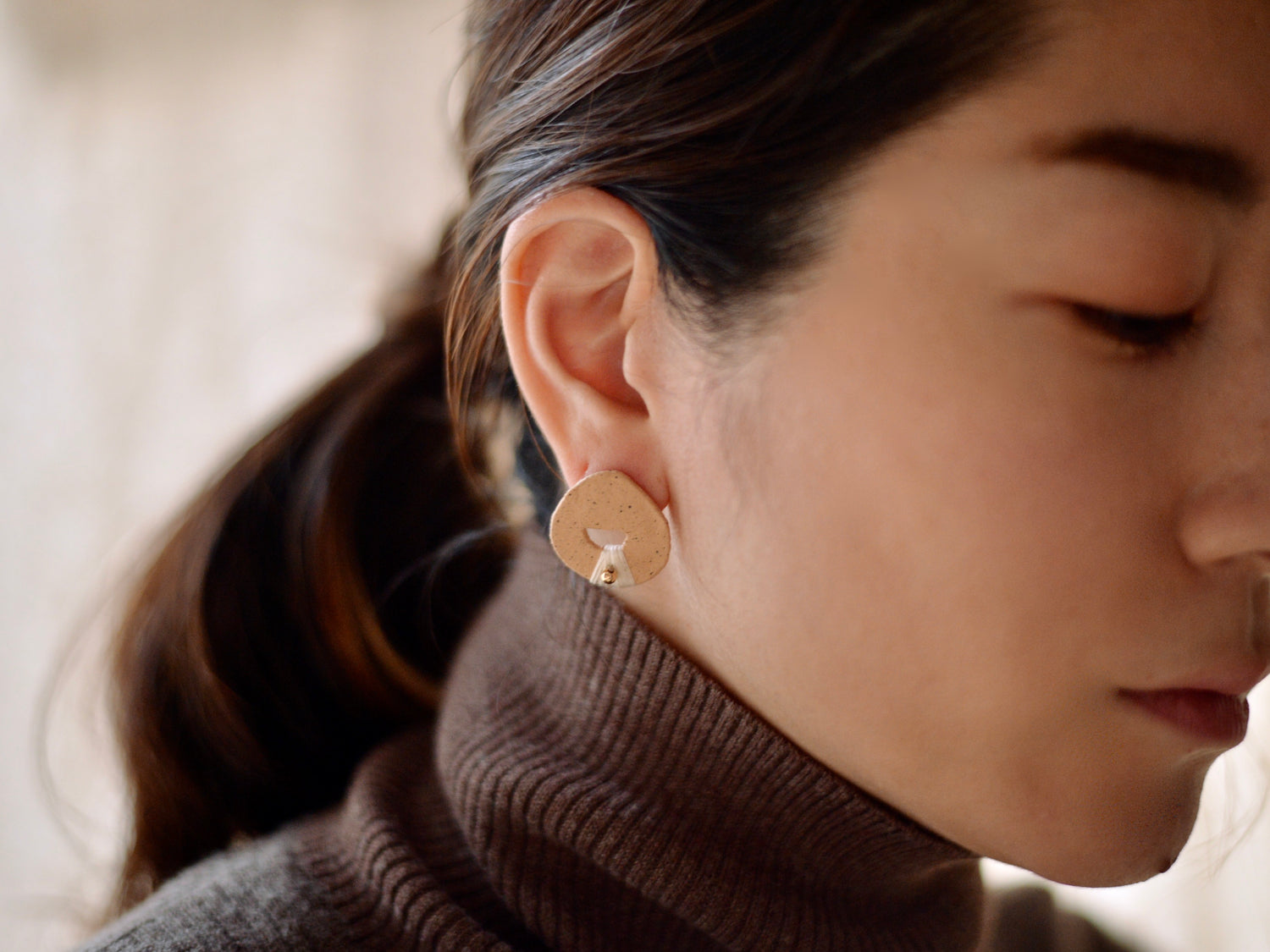 Coco 陶器ピアス white