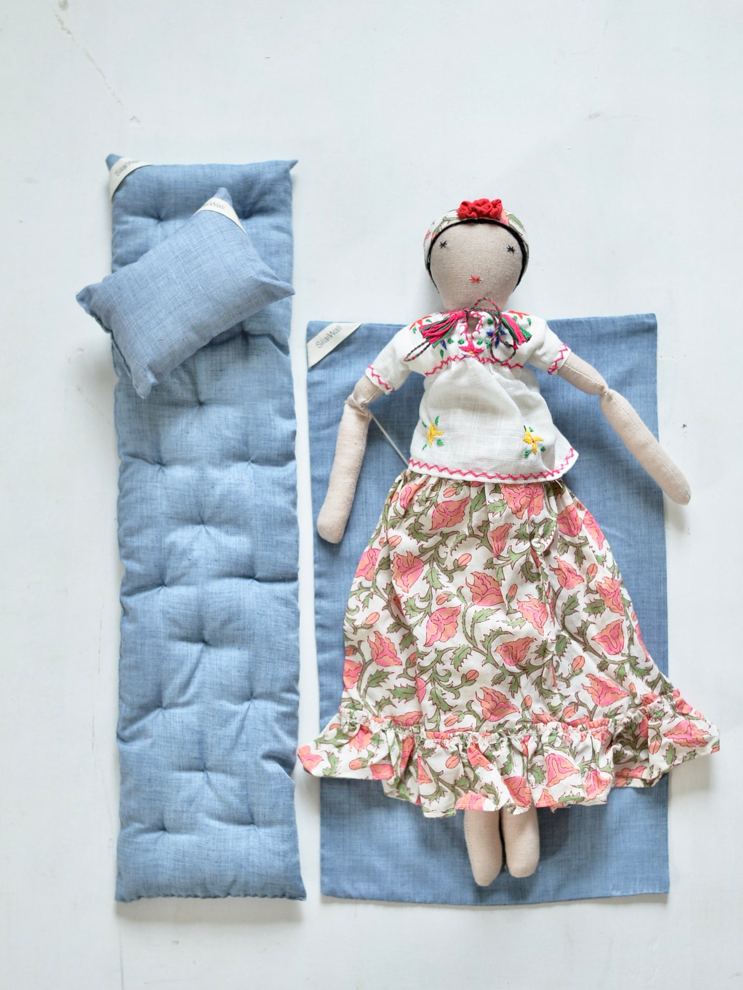 シライワリ人形 FRIDA