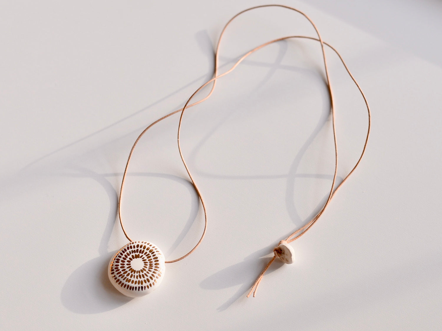 Sun 도자기 목걸이