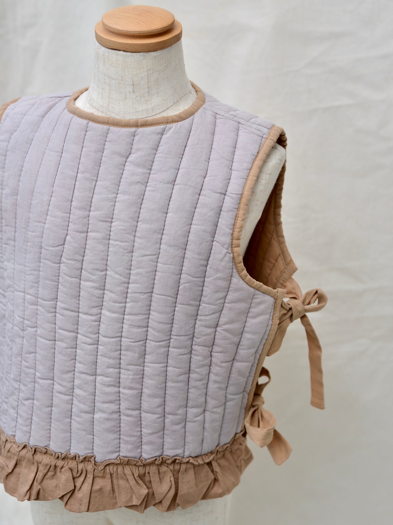 Kids 뒤집을 수 있는 퀼팅 리본 조끼 초목 염색