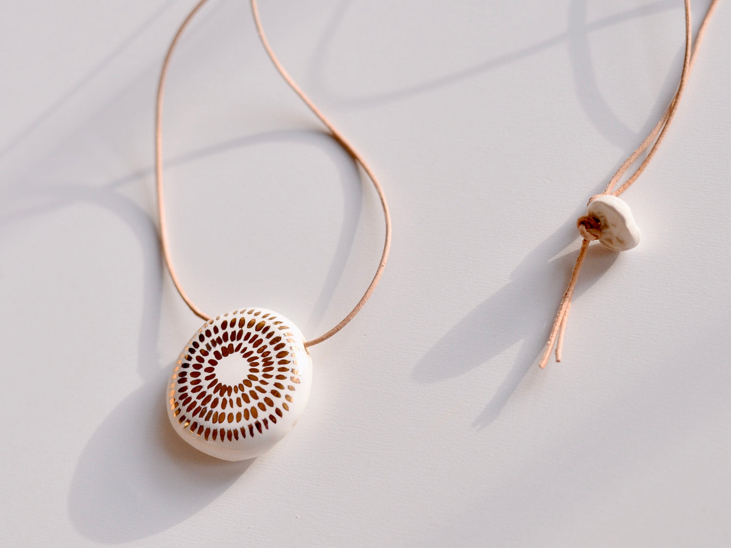 Sun 도자기 목걸이