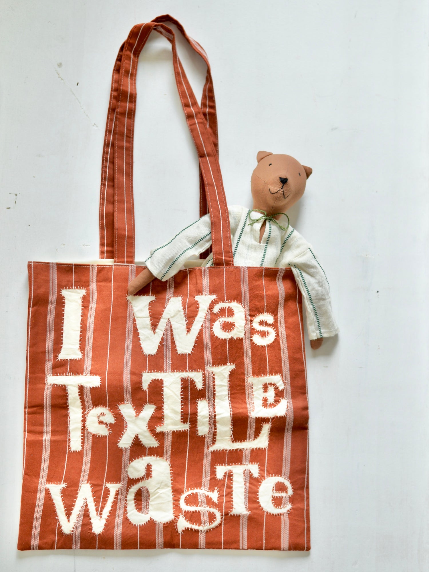 シライワリ アップサイクルトートバッグ