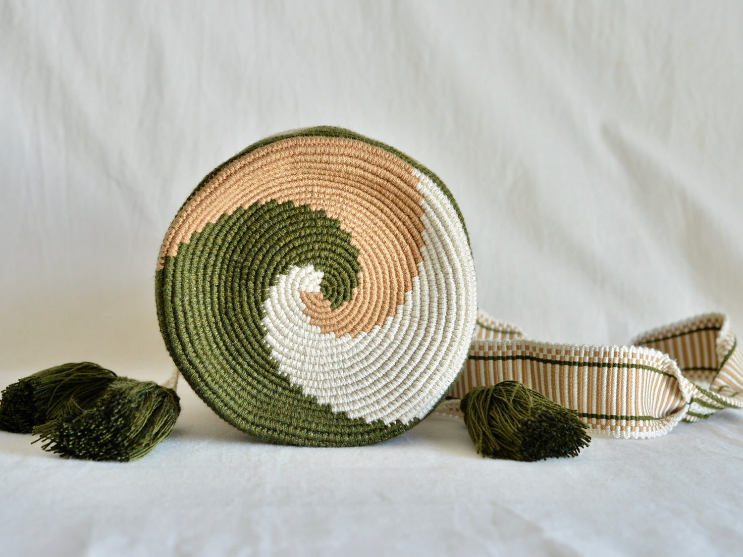 コロンビアのモチーラ 手編みバッグ