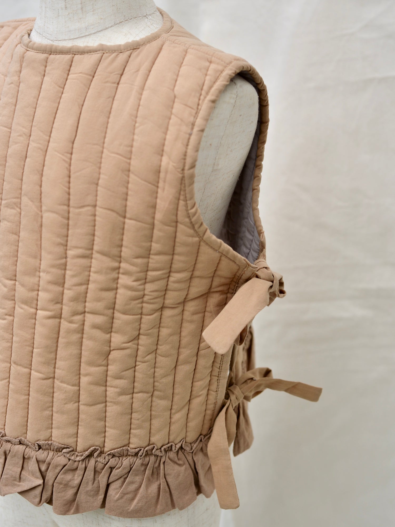 Kids 뒤집을 수 있는 퀼팅 리본 조끼 초목 염색