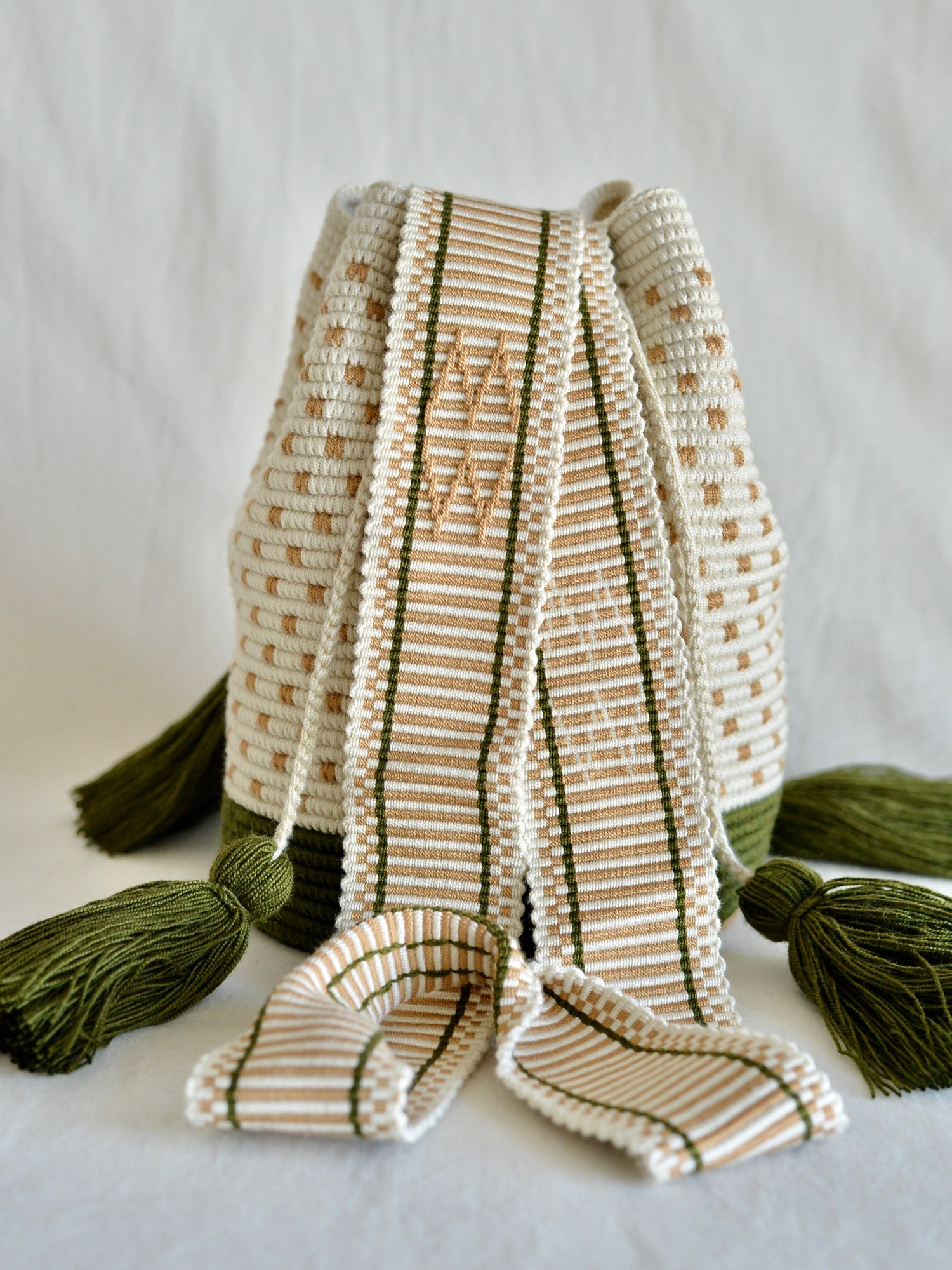 コロンビアのモチーラ 手編みバッグ