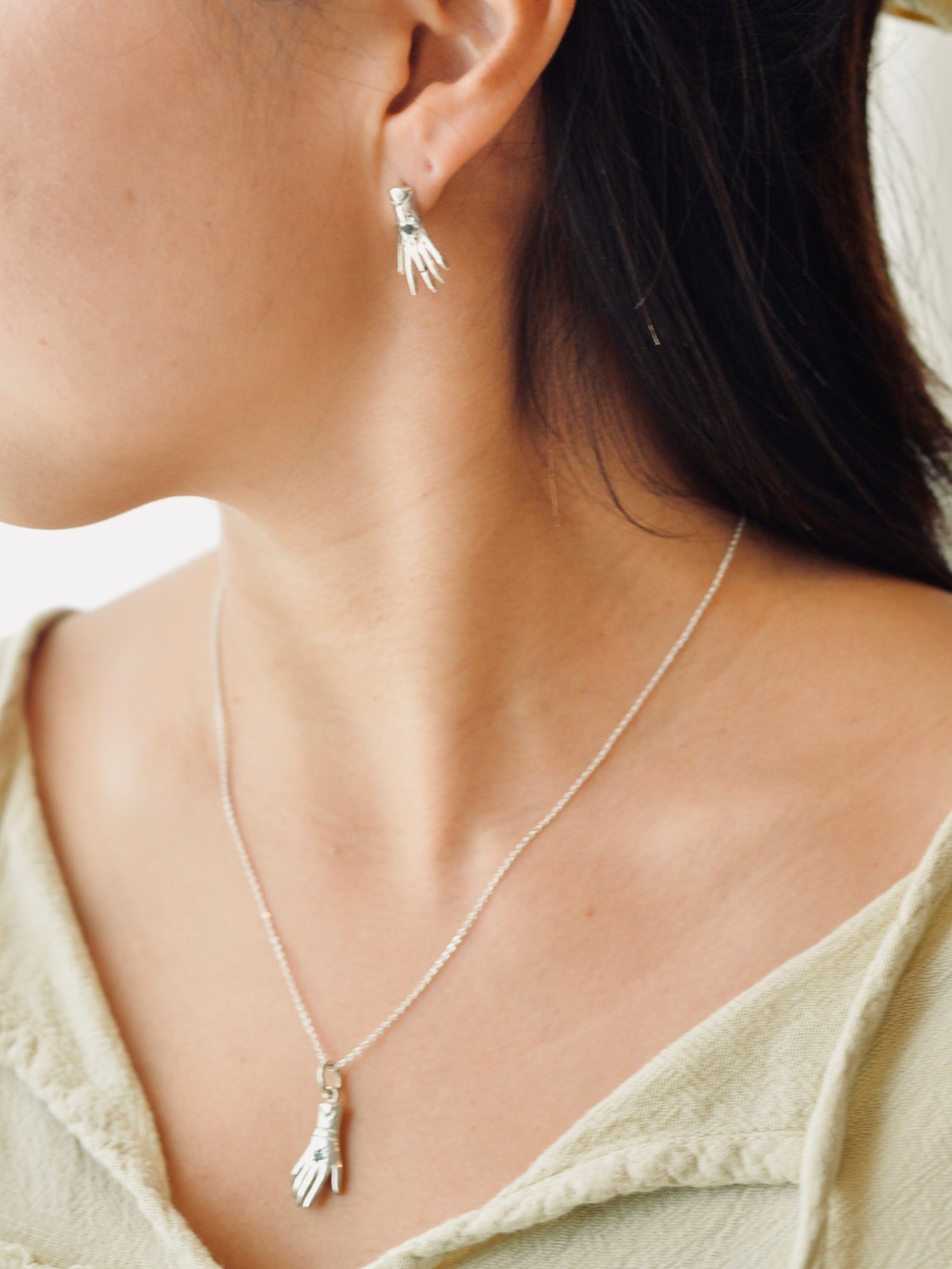 Handピアス<エメラルド>Silver925