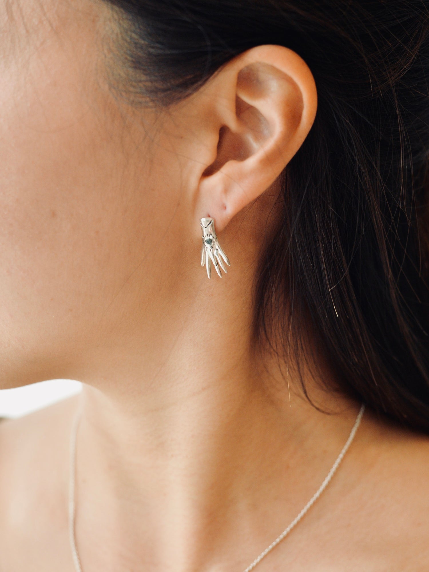 Handピアス<エメラルド>Silver925