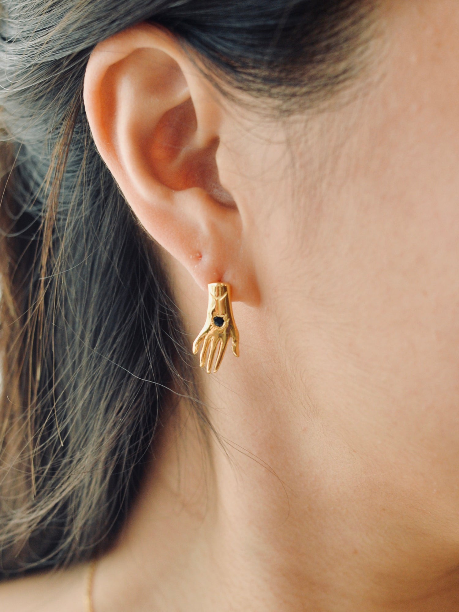 Hand 피어싱 <사파이어> Gold