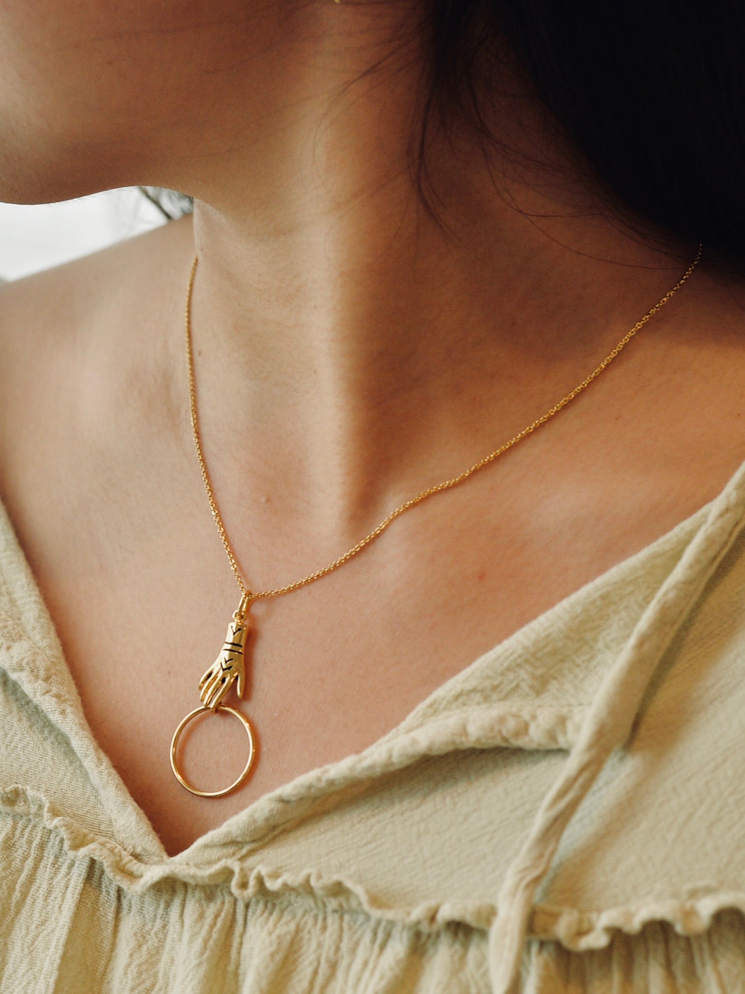 Hand with Hoopネックレス Gold