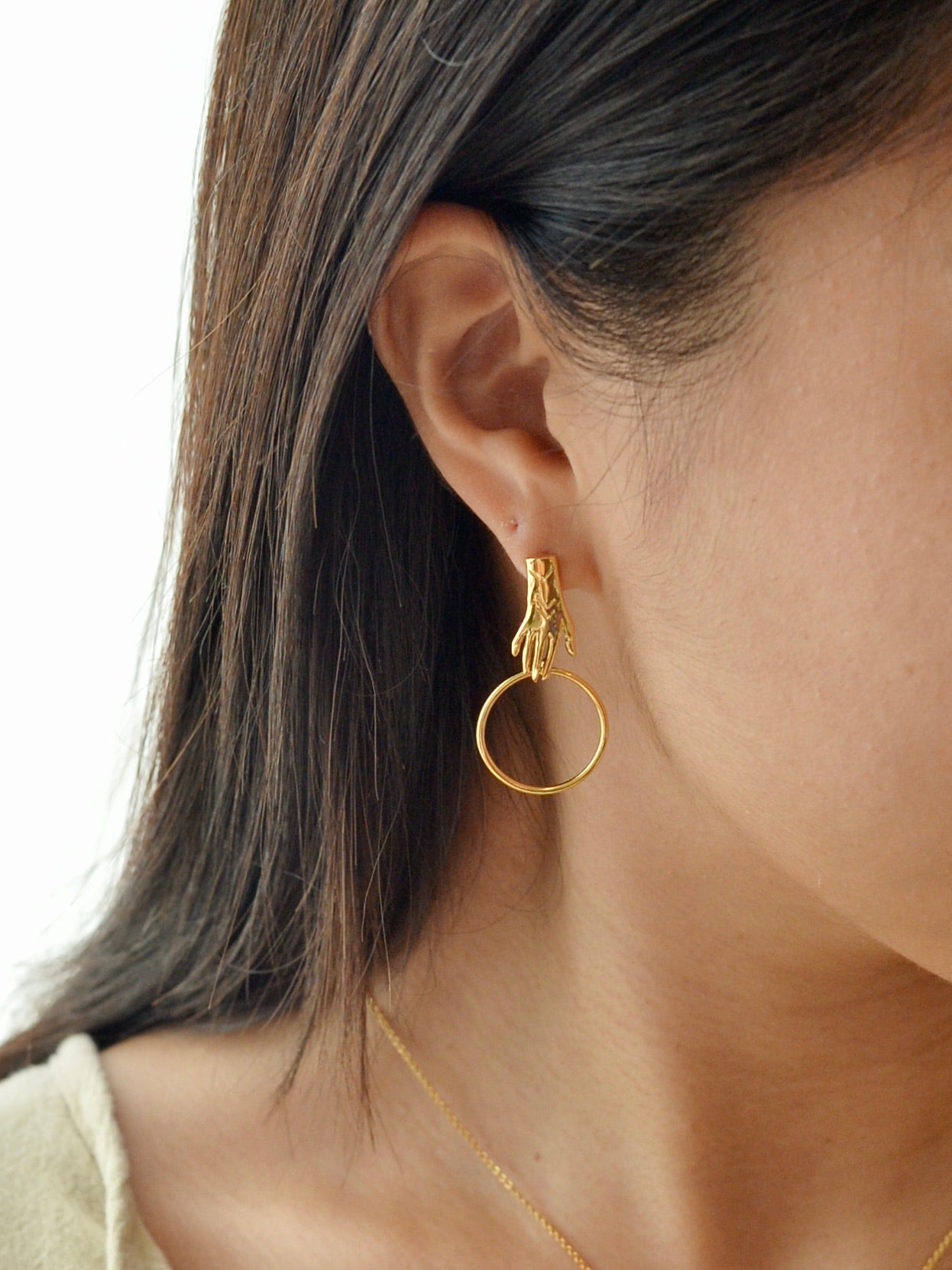 Hand with Hoopピアス Gold