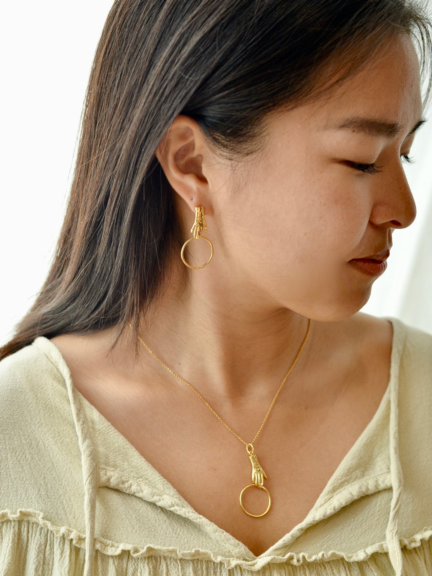 Hand with Hoopピアス Gold