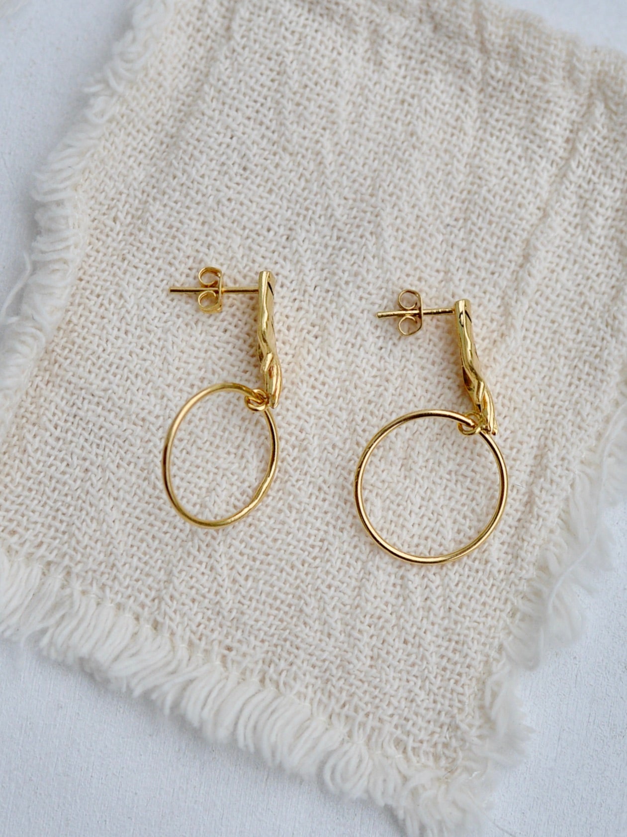 Hand with Hoopピアス Gold