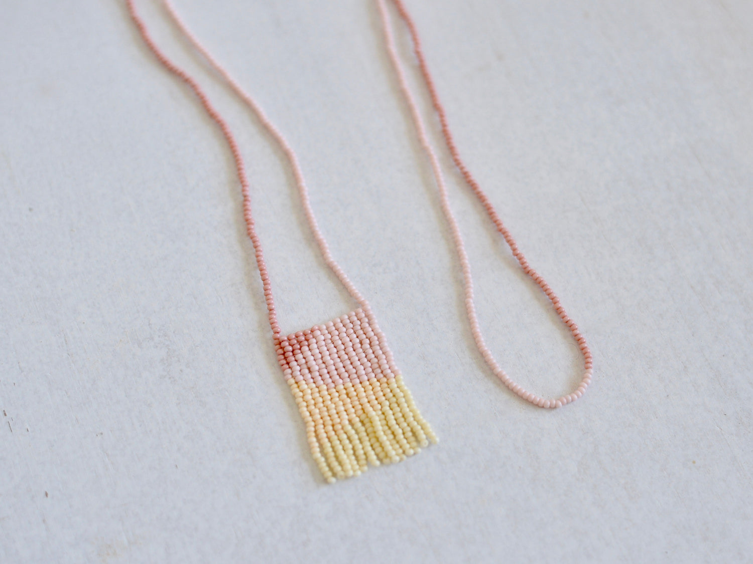 ピンクビーズ ロングネックレス