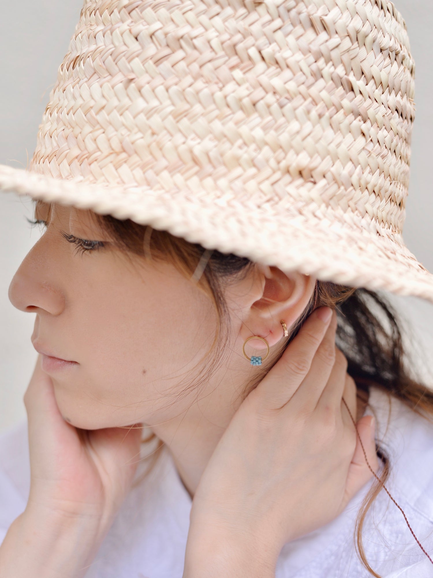 황동 구슬 원형 귀걸이