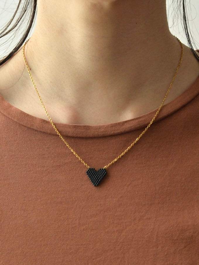 12/1頃発送予定】ハート ビーズネックレス – NOZZI BAZZAR