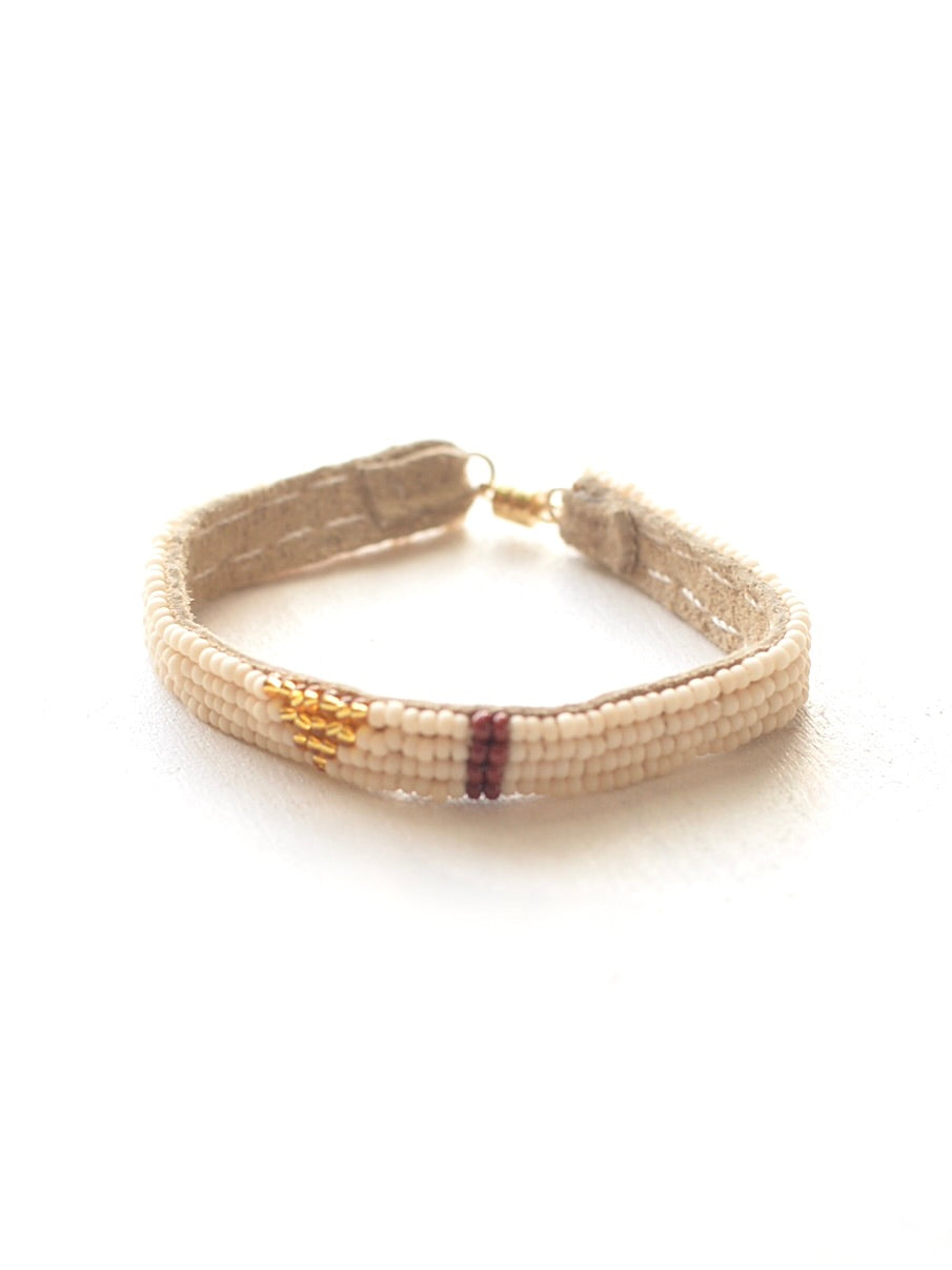 ビーズ レザーブレスレット トライアングル