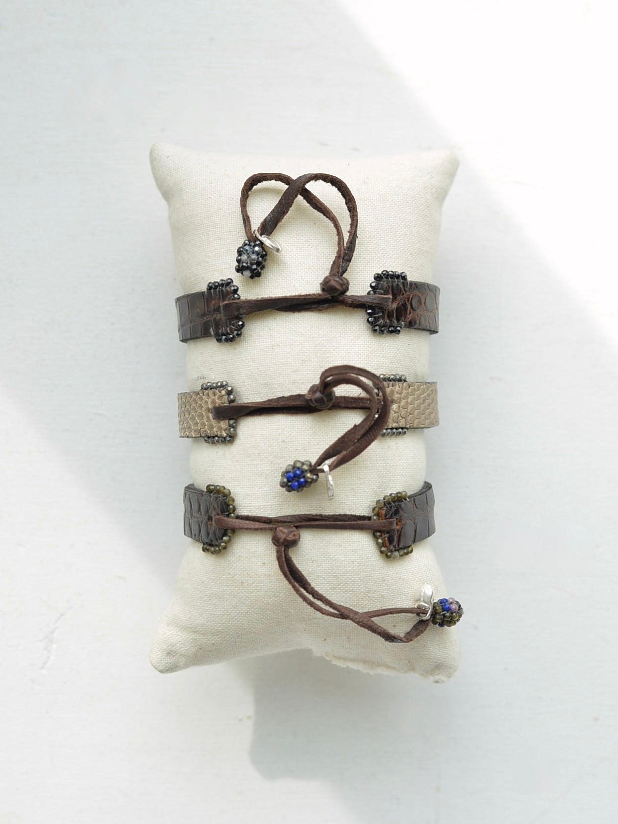 ビーズ刺繍 レザーブレスレット