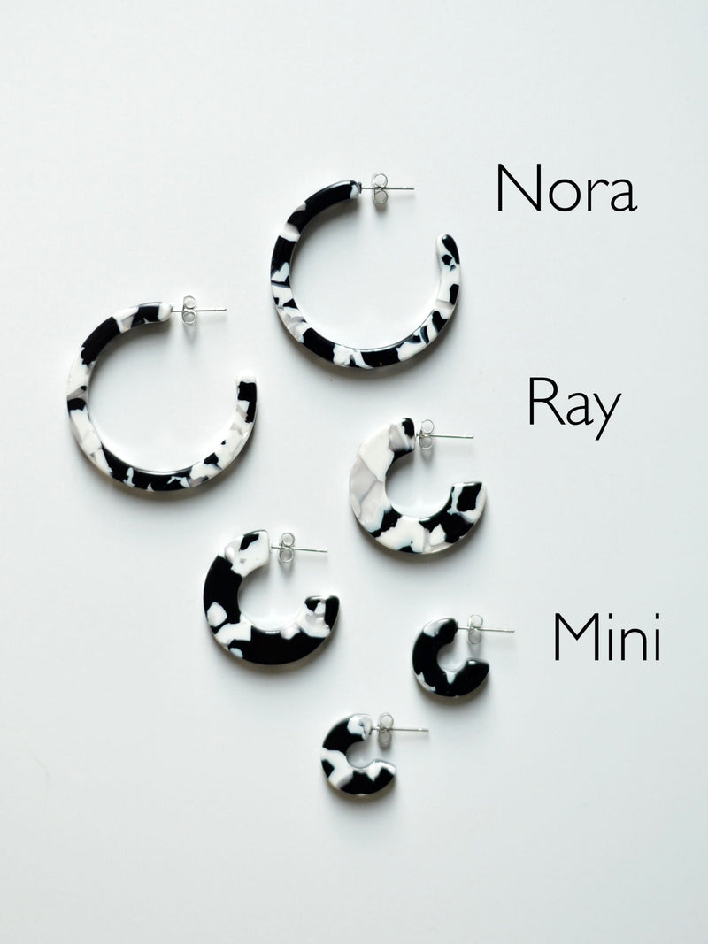 Sustainable hoop earrings RAY Black + White 